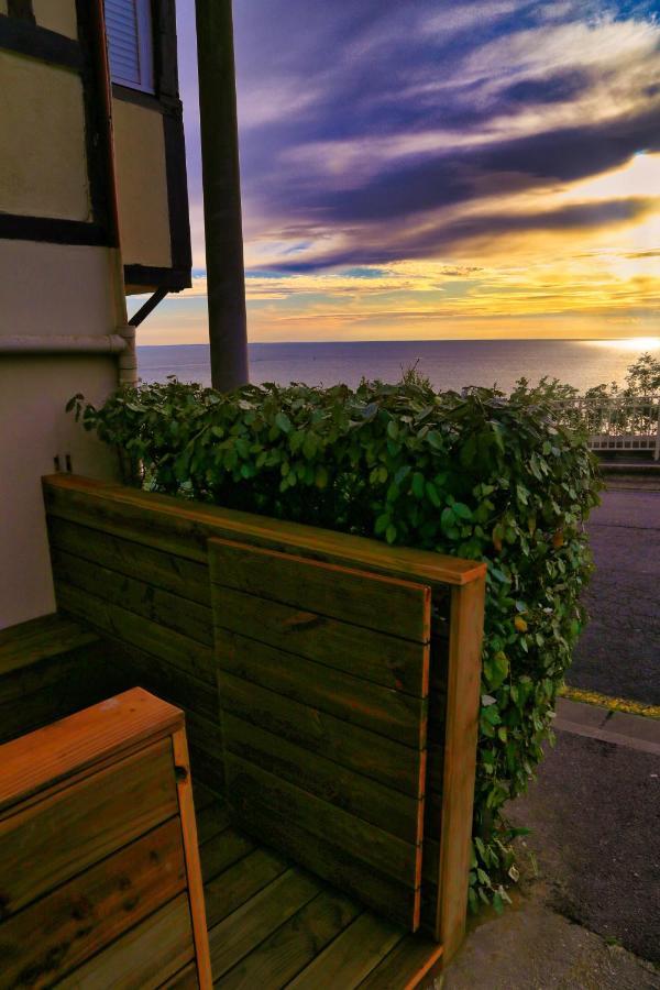 Appartement Face Mer Avec Terrasse Et Parking Trouville-sur-Mer Esterno foto